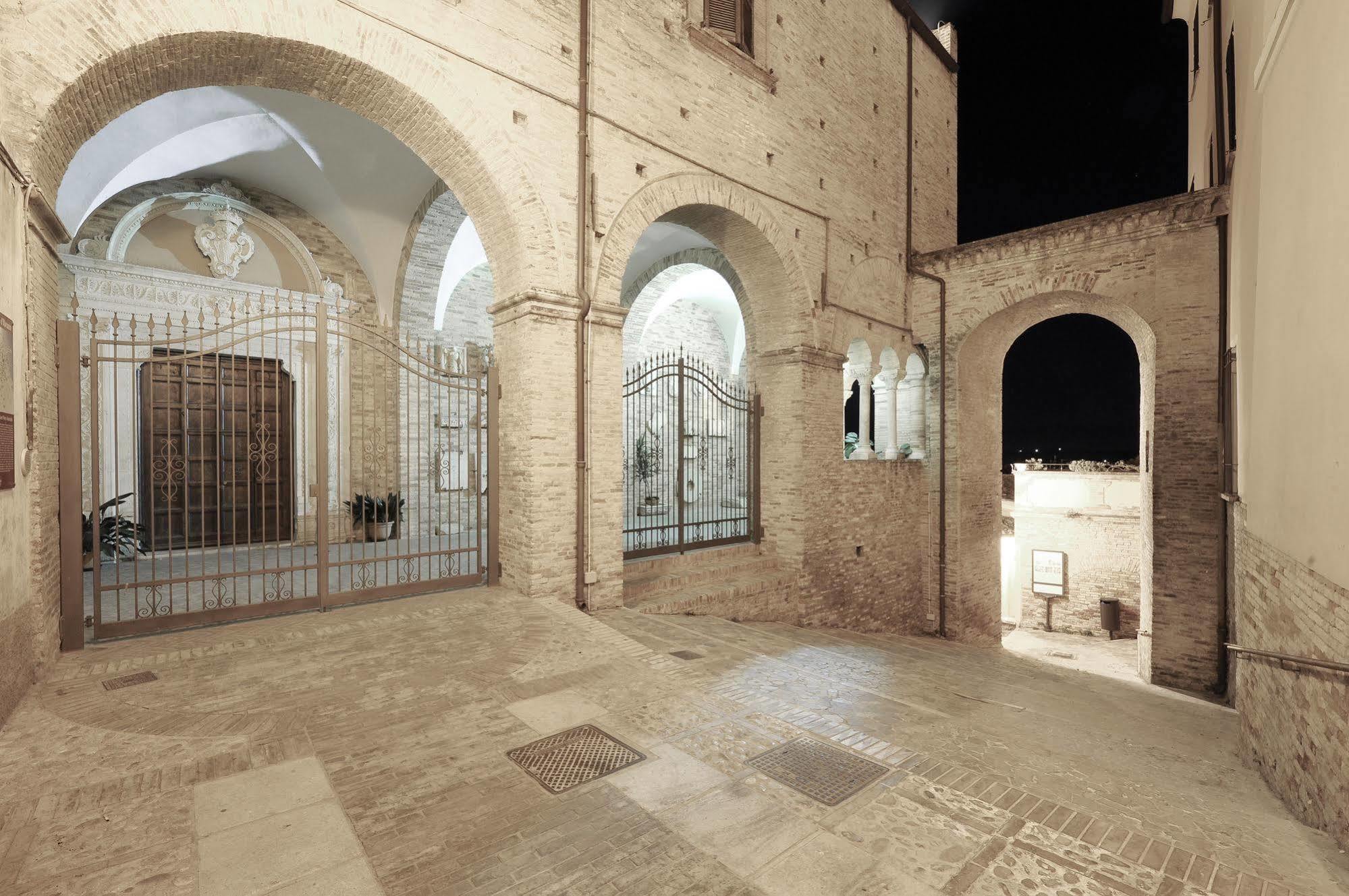 Hotel Castello Chiola Dimora Storica Loreto Aprutino Zewnętrze zdjęcie
